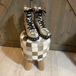 Snake Design Boots with Black Laces and Outline